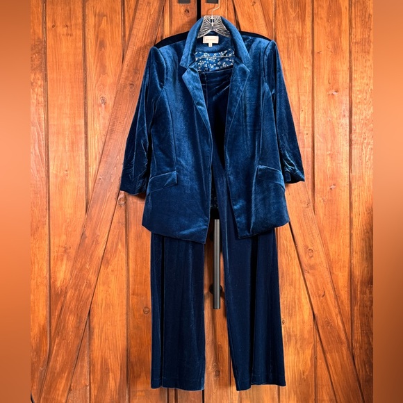 Skies Are Blue Velvet Trousers in Deep Blue - Picture 6 of 6